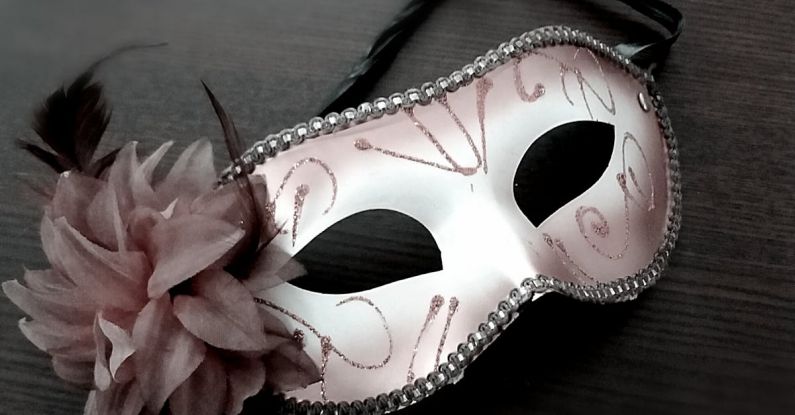 Secret Villas - Carnival mask decorated with pink flower